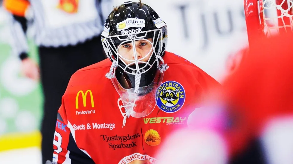 Det var ingen rolig kväll för varken Karl Petter Pettersson (bilden) eller Valdemarsviks andremålvakt Emil Österholm som släppte in sex och fem mål var.