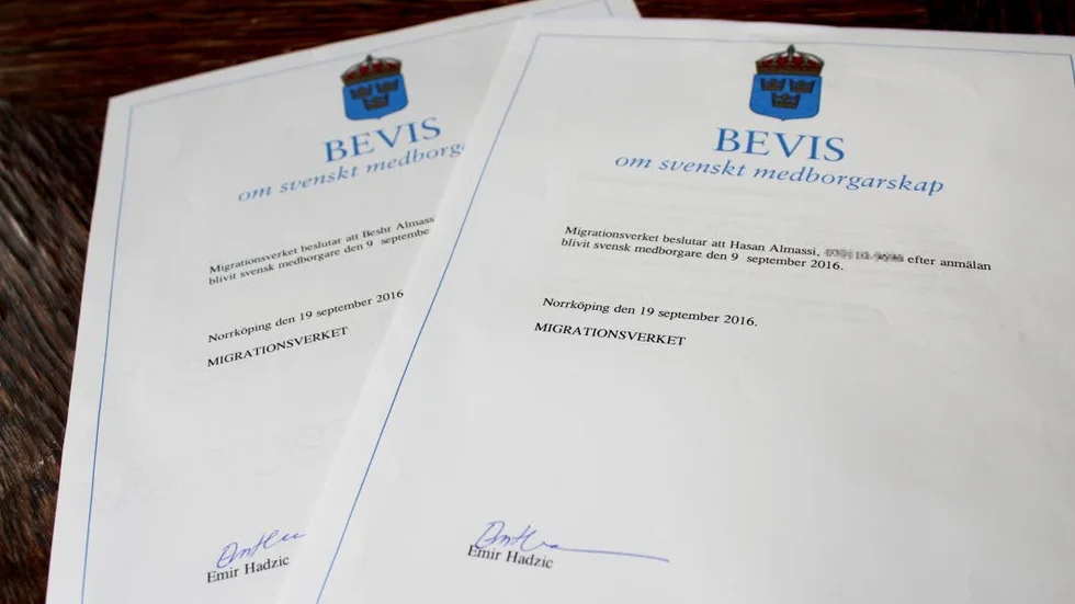 Efterlängtat dokument. Tidigare i höstas fick Reems söner sina svenska medborgarskap.