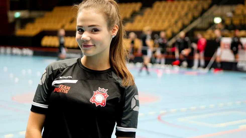 Glädjespridare. Elise Bentfors tror att Solfjäderstaden ska uppnå sitt mål att vinna serien.