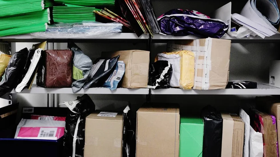 21-åringen erbjöds pengar för att hämta ut paket och tackade ja.