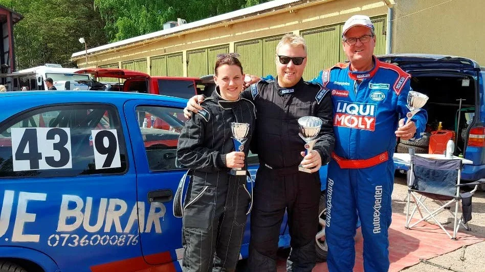 PALLPLATS. SMK Motalas Alexandra Damberg, Johan Edepil och Bengt-Åke Svensson var nöjda efter Dekaltrimsprinten i Österbymo.