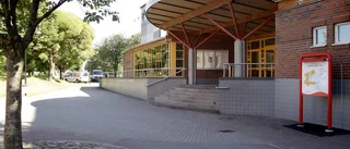 Polis ryckte ut till skola efter larm om maskerad person med gevär – var en del av maskeradvecka