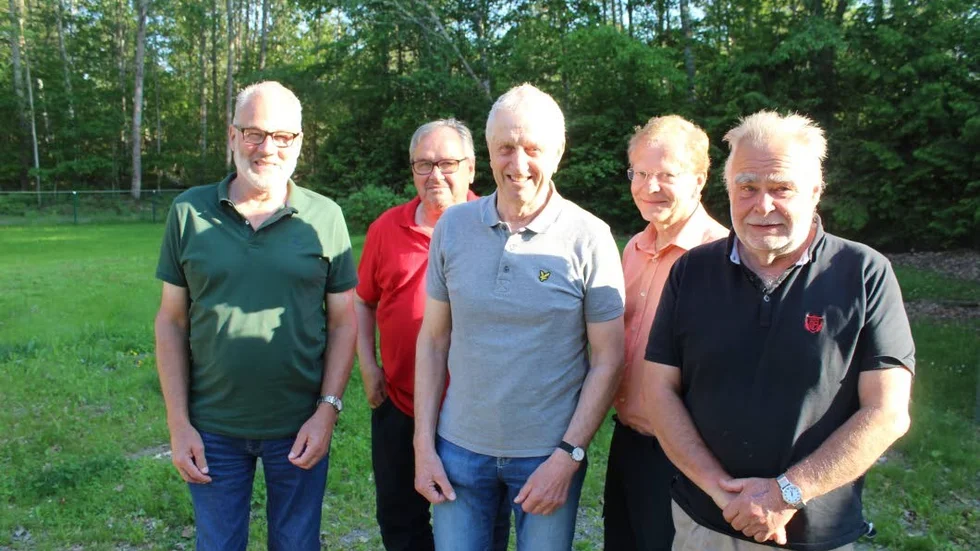 Marknadskommitténs Rune Larsson, Kurt Gillström, Lennart Pettersson, Anders Martinsson och Lars-Inge Schedenborg hoppas på bra väder på lördag.