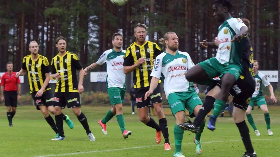 I derbyt mellan Hultsfred och Västerviks FF gör Eric Schultz en intressant comeback.