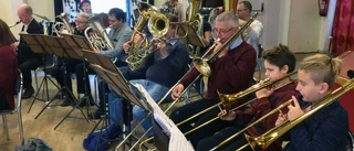 Unga spelade med Överums Musikkår