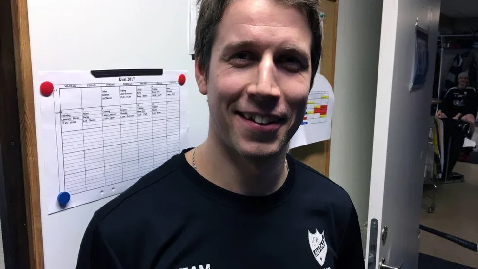 SKA TESTA. Eric Ågren åker med och ska testa på matcharenan Lugnet. "Det finns möjligheter att jag kan spela", säger han.