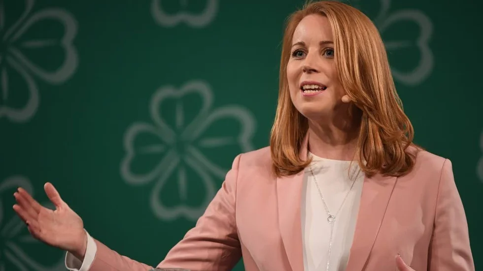 Annie Löf (C). Centerpartiet har föreslagit ett nationellt sjuksköterskelyft för att det ska bli fler anställda i vården.