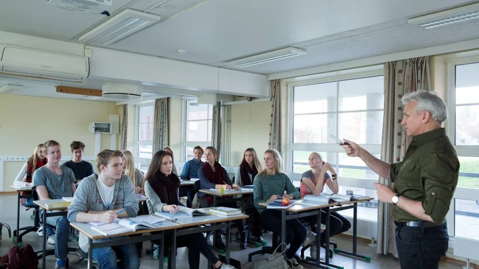 Replik. "Vad jag vänder mig mot är att skolledare med fallenhet för personliga tendenser att utse sina favoriter och hackkycklingar även får möjligheter att påverka sin underställda personals levnadsförhållanden genom subjektiv lönesättning" skriver Gunnar Johansson.