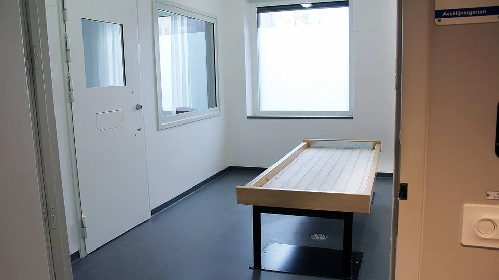 Ett av rummen inne på Rättspsykiatriska regionkliniken i Vadstena.