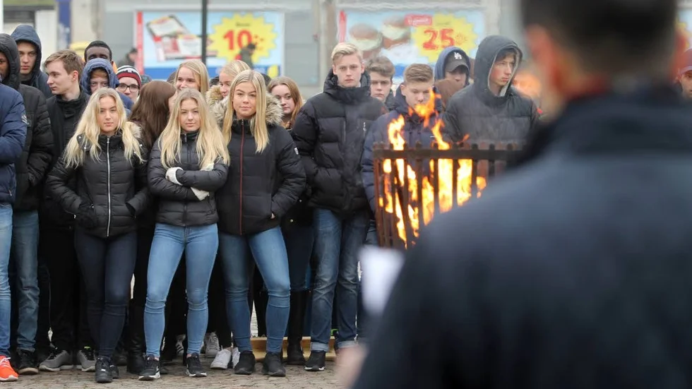 Även i år kommer skolelever tända elden på Stora torget. för att uppmärksamma förintelsens minnesdag.