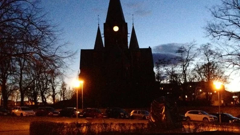 Earth hour kan vara mer än bara nedsläckta byggnader. I år får skolor vara med i klimattävling.