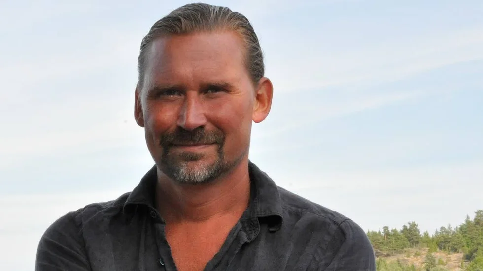 Företagaren Adam Dahlberg ger upp planerna på en vägkrog vid Virum, uppger Oskarshamns-Tidningen.