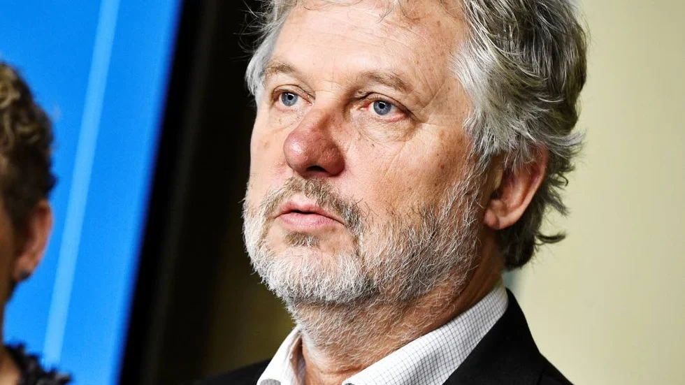 Trolljägare. Digitaliseringsminister Peter Eriksson (MP) vill sätta stopp för trollkonton.