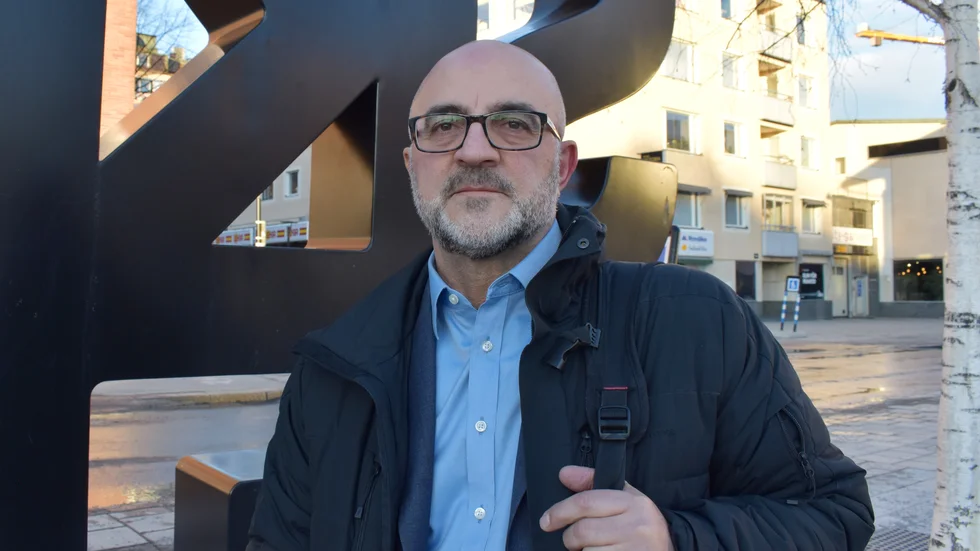 Iosif Karambotis (S) berättade att det är brist på personal i vård och omsorg men även stöd och service.
