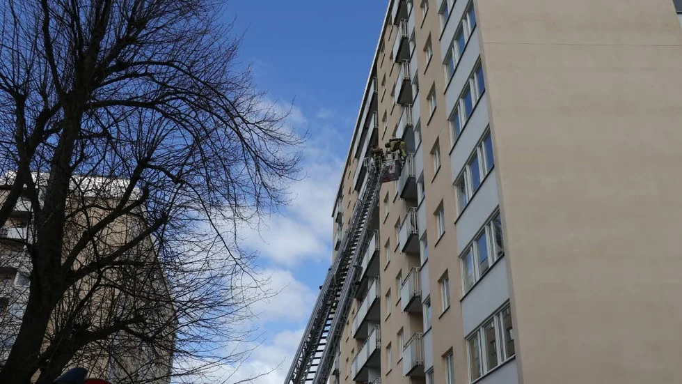 Troligen var det rök från en askkopp på en balkong som togs för brandrök.