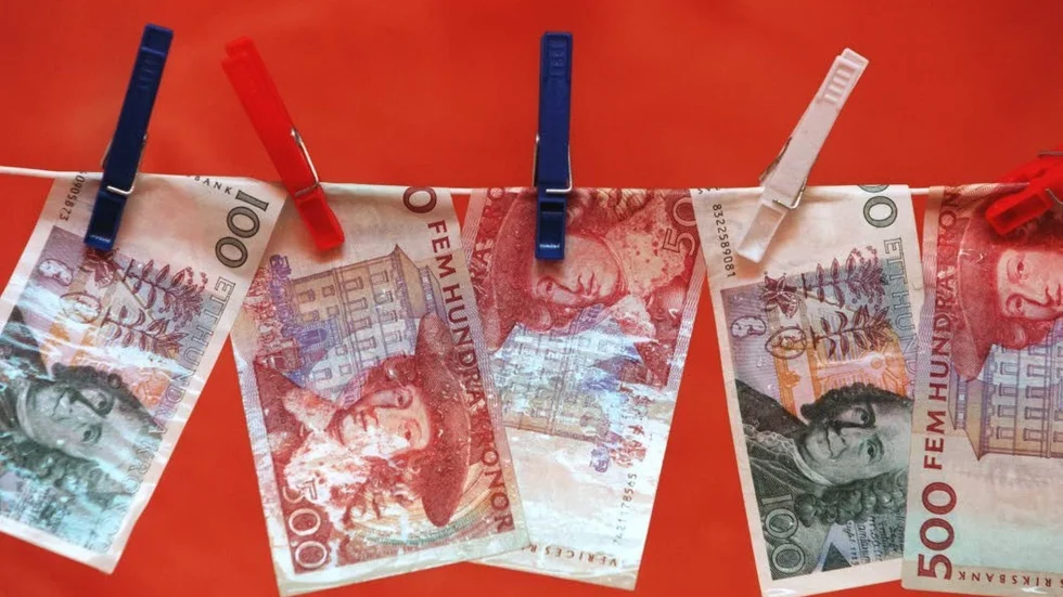 Fyra personer åtalas för penningtvättsbrott efter att de upplåtit sina konton för hundratusentals kronor som misstänks härröra från brott. (Arkivbild)