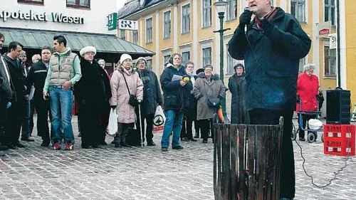 Biskop Martin Lind har läst Rudolf Hess självbiografi. Den präglade hans tal i Linköping i går. Foto: Daniel Bennelid