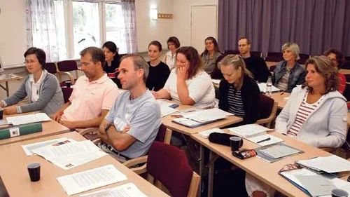 Nu har de tagit plats på skolbänken igen. Om tre och ett halvt år ska de vara den första kullen behöriga lärare som utbildats i Hultsfred och Vimmerby.
