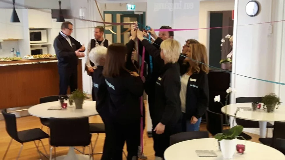 Så här såg det ut för mindre än ett år sedan. De olika aktörerna klippte inte band utan knöt ihop dem, på jobb- och Kunskapstorget.