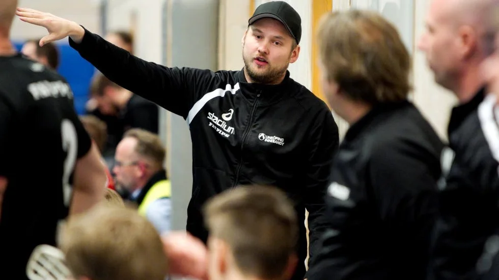 Johan Astbrant har varit tränare i Libk de senaste tre säsongerna. Nu blir han istället manager och matchcoach.