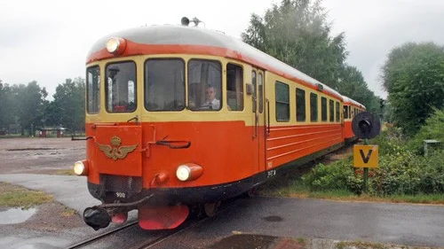 Kvällståget lämnar Hultsfred med Anders Göth vid spakarna. Nästan nio timmar senare var man tillbaka på hemmastationen igen.