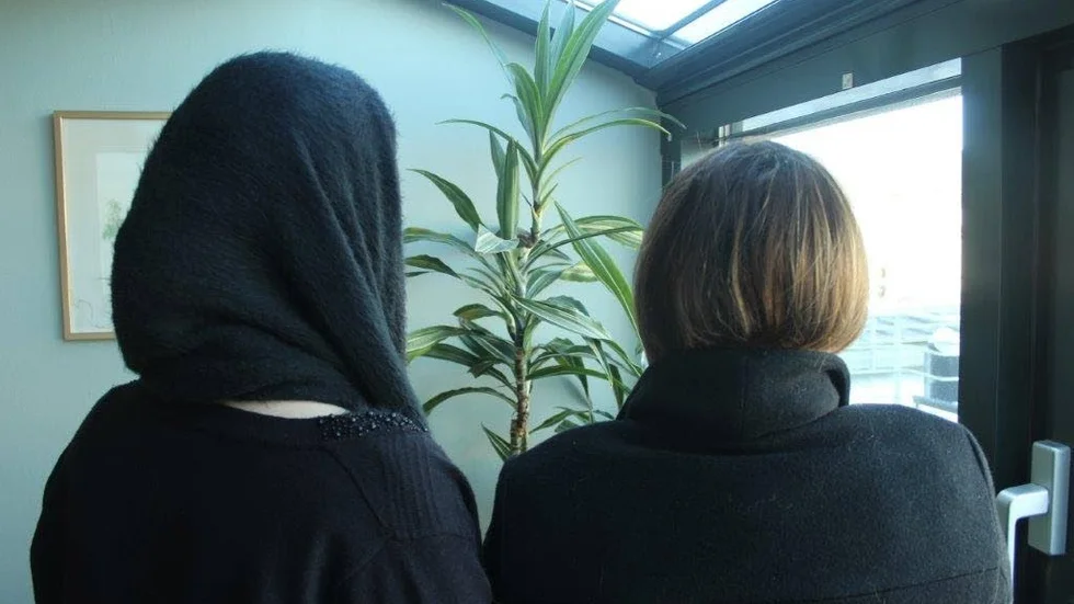 Ann och Eva: Det är inte bara gäster som det tafsas på. Personalen jobbar varje dag och är utsatt varje dag för sexatrakasserier.