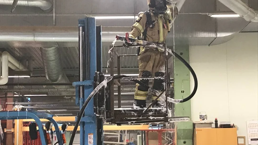 Räddningstjänsten larmades på tisdagsförmiddagen till en befarad industribrand i Hultsfred.