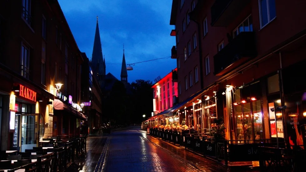 LINKÖPING 20150709              
Genrebild, sommar, på staden Linköping. Ågatan (Restaurang Sliver) med Linköpings domkyrka (Domkyrkan) i bakgrunden.
Bild Jeppe Gustafsson