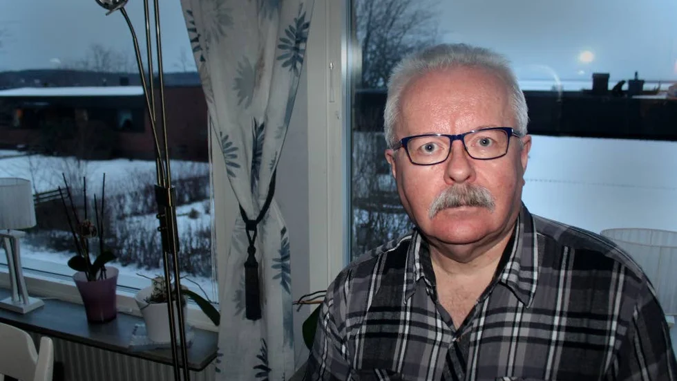 65-årige Michael Nydén missade tiden för den magoperation som var planerad på grund av ett datorhaveri hos transportören, Taxibil i Östergötland AB.