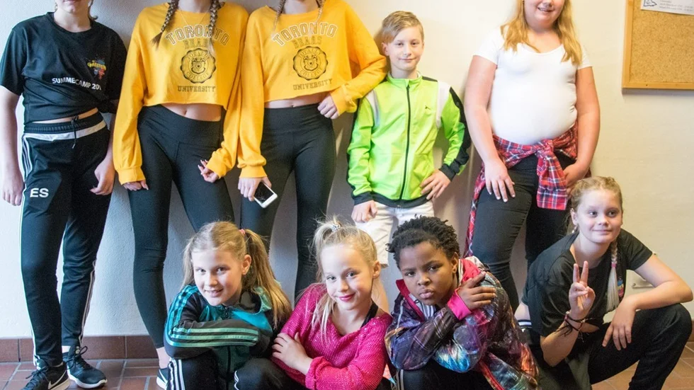 Tess Göthes elever. Främre raden. Alma, Noel, Ester, Tilde, Bakre raden Elin Ellen, Agnes, Linus, Danielle. Foto: Roger M Carlsson