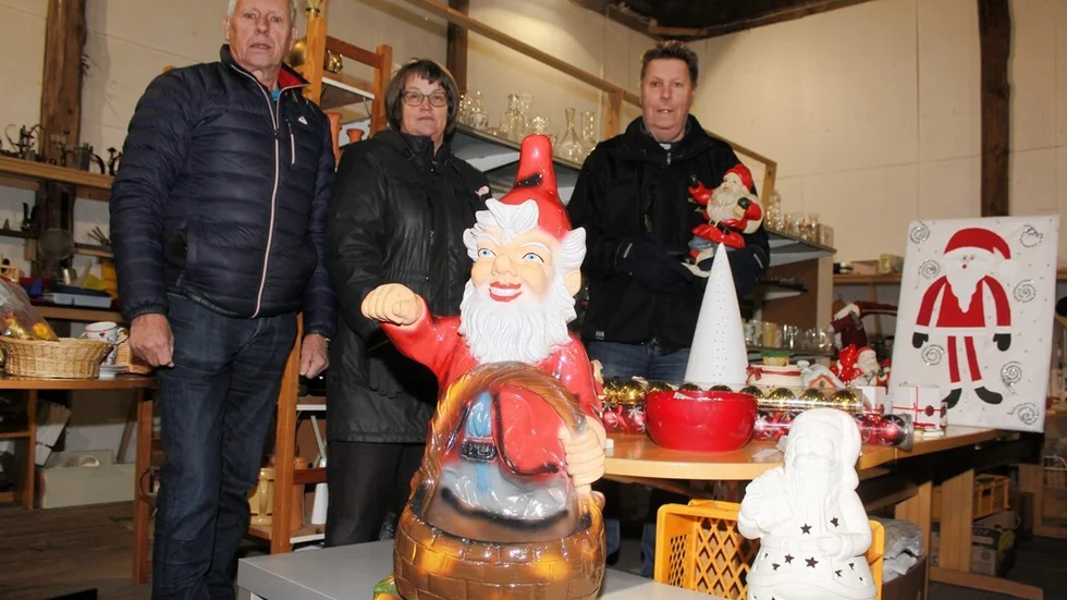 Fokus på julen. Stellan Sundlin, Anita Birgersson, Anders Wällstedt och deras Lionskompisar har ställt i ordning inför lördagen. Foto: Charlotte Madestam
