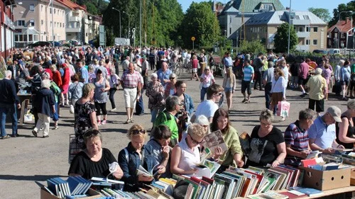 Många personer kom för att fynda.