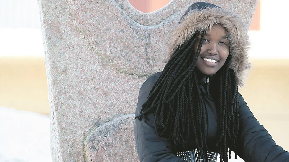 15-åriga Chelsea Chepkosgei har gjort en lång resa både för att överleva, men även inom sin stora passion - att rappa och sjunga för alla som vill lyssna. Foto: Julia Nilsson