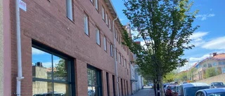 Fastnade i hiss under strömavbrott – räddningstjänst kom inte in