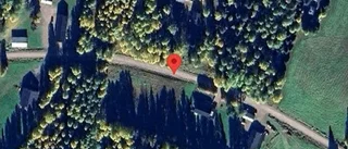 Brinnande fordon stoppar trafiken på väg 648