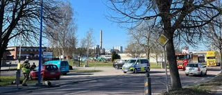 Personbil rammade stolpe på 52:an i Nävertorp