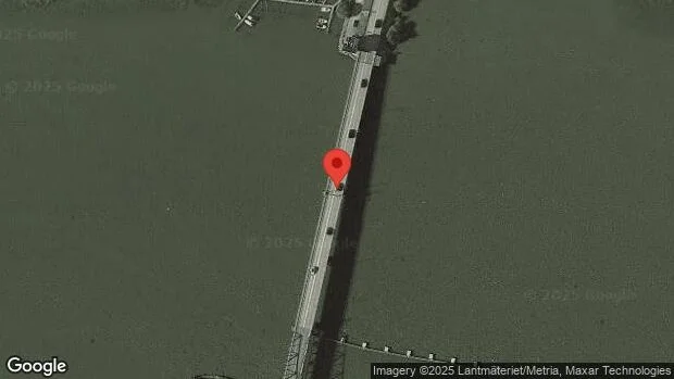 En lastbil i trafikolycka på väg 55