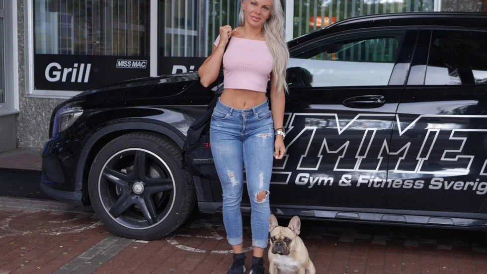 Gymprofil. Anna Stålnacke, här med hunden Kärstin, har över 95 000 följare på Instagram.