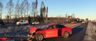 Bil kvaddad i krock med lastbil på E4