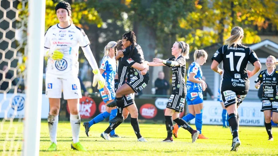 Piteå jublar efter Madelen Janogys förlösande 1–0-mål.