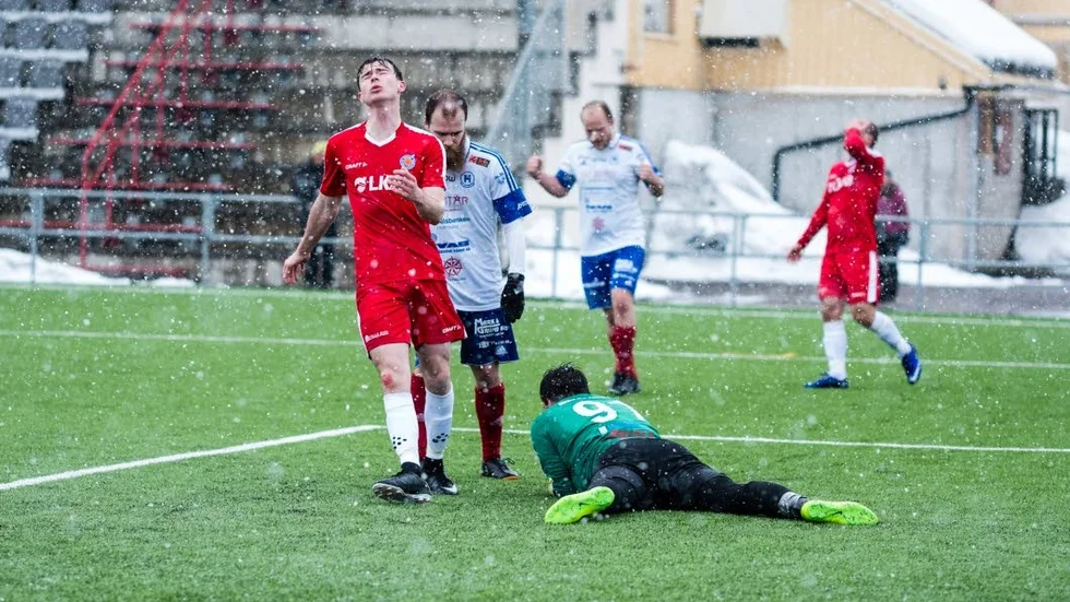 Adam Johnson bjöd på en riktig islossning då Kiruna FF vann med 7–1 i den avslutande matchen i division 3. Johnson stod för fem av Kirunas mål.