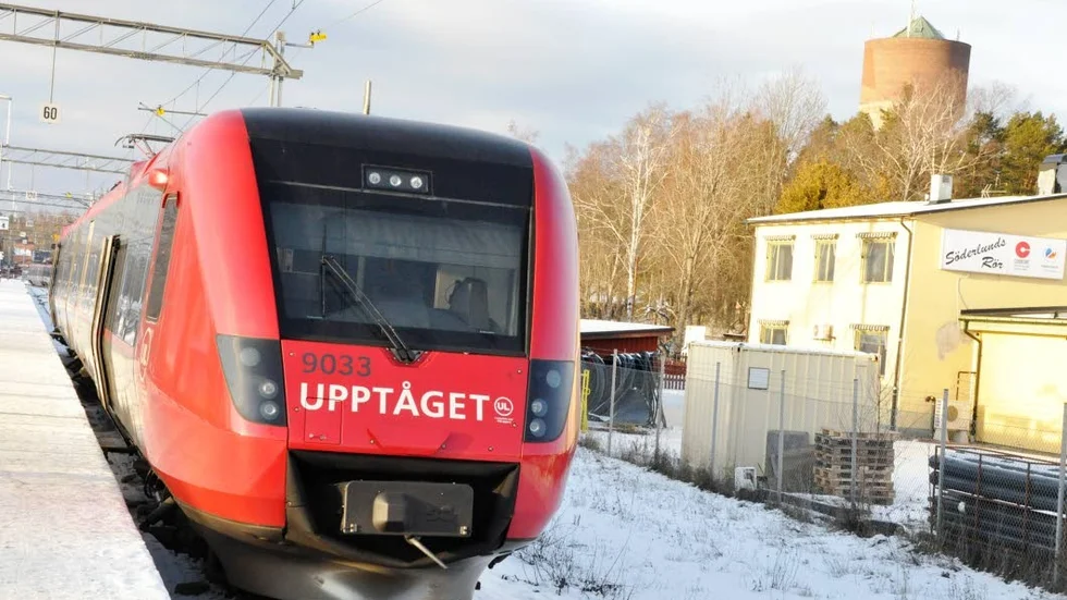 Vanlig förseningsersättning gäller för dem som inte kommer med fullsatta tåg, skriver Sture Jonsson.
