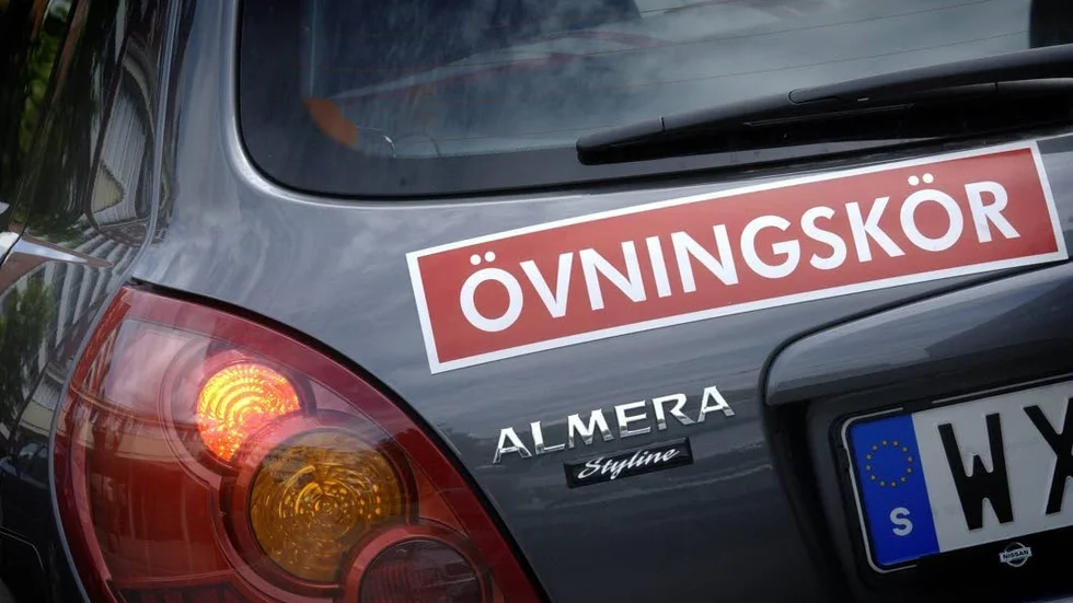 Den kuggade mannen vägrade lämna bilen. OBS bilen på bilden är inte den som användes vid uppkörningen.