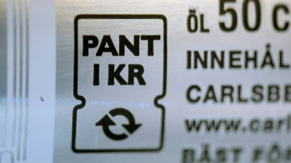 Gärningspersonerna försökte manipulera pantstationen.