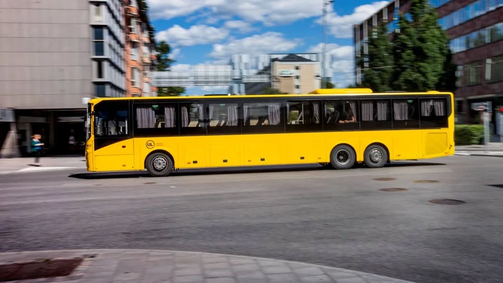 Busstrafiken borde samordnas bättre, skriver Hans Broström.