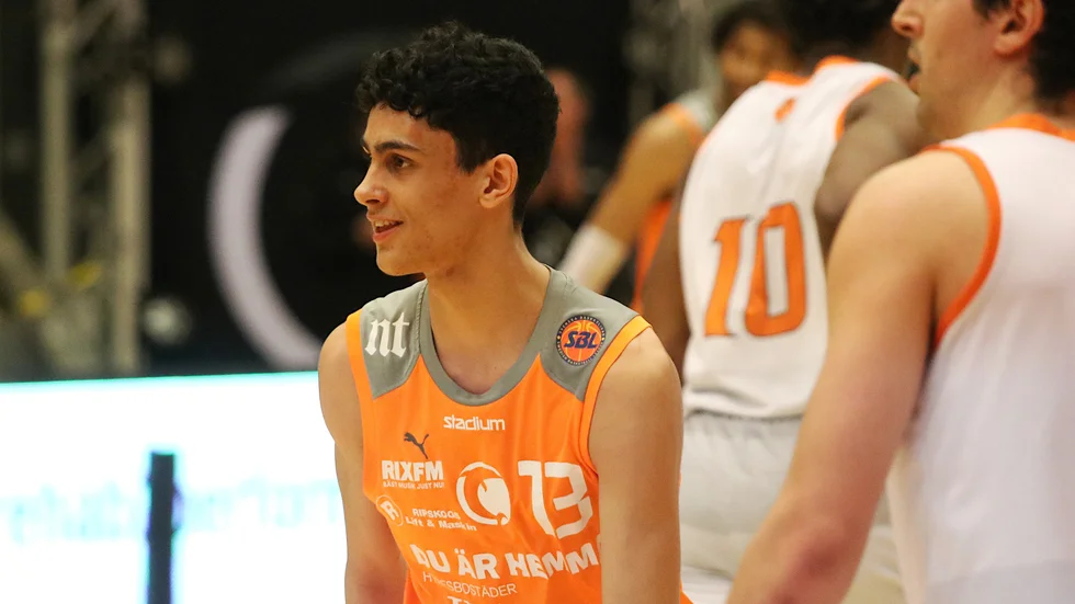Jacob Hadi fick mycket speltid i sista grundseriematchen mot Umeå.