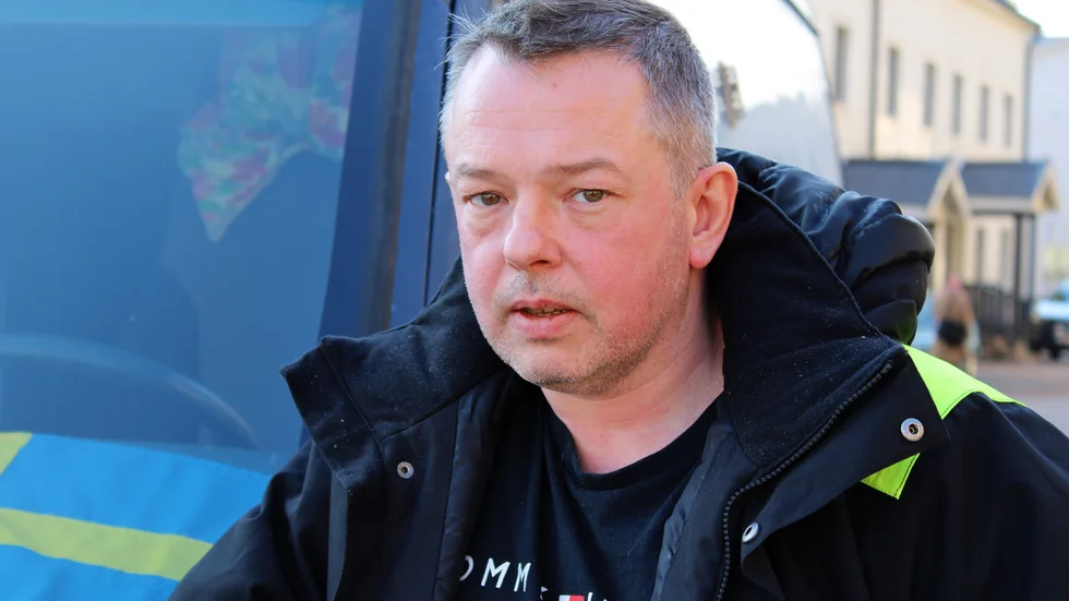 "Jag har fått träffa väldigt trevliga och ödmjuka människor. Det ger drivkraft", berättar Kenny Fransson som nu förbereder sig för att åka ännu en gång till Ukraina med bland annat kläder och mat. 