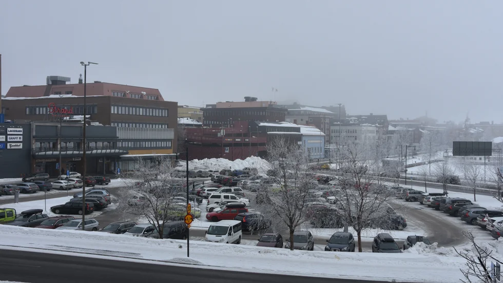 Centerns förslag att utlysa en arkitekttävling för Trekanten måste utredas, vilket tar två-tre månader och kostar 200 000 kronor. Det skriver planchefen i ett yttrande till politikerna.