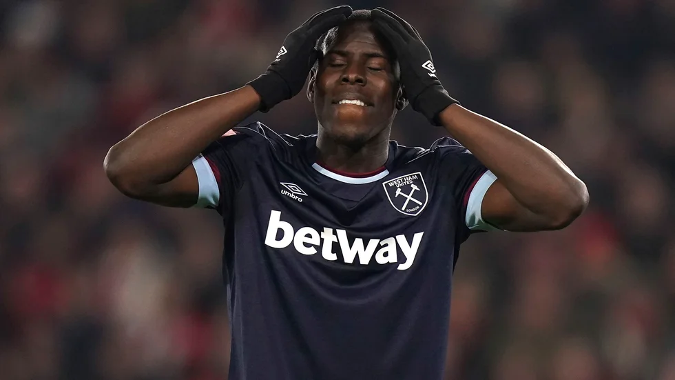 Kurt Zouma blir åtalad av djurskyddsorganisationen RSPCA. Arkivbild.