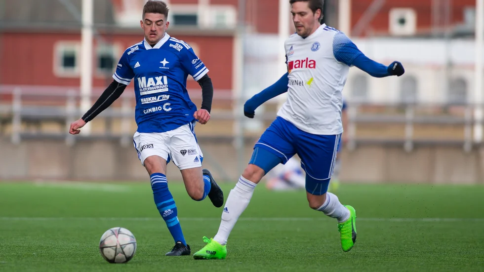 Borensberg och IFK möttes i Östgötacupen. De skulle ha mötts igen på fredagen. Men Borensberg fick inte ihop lag och fick lämna W.O. 
